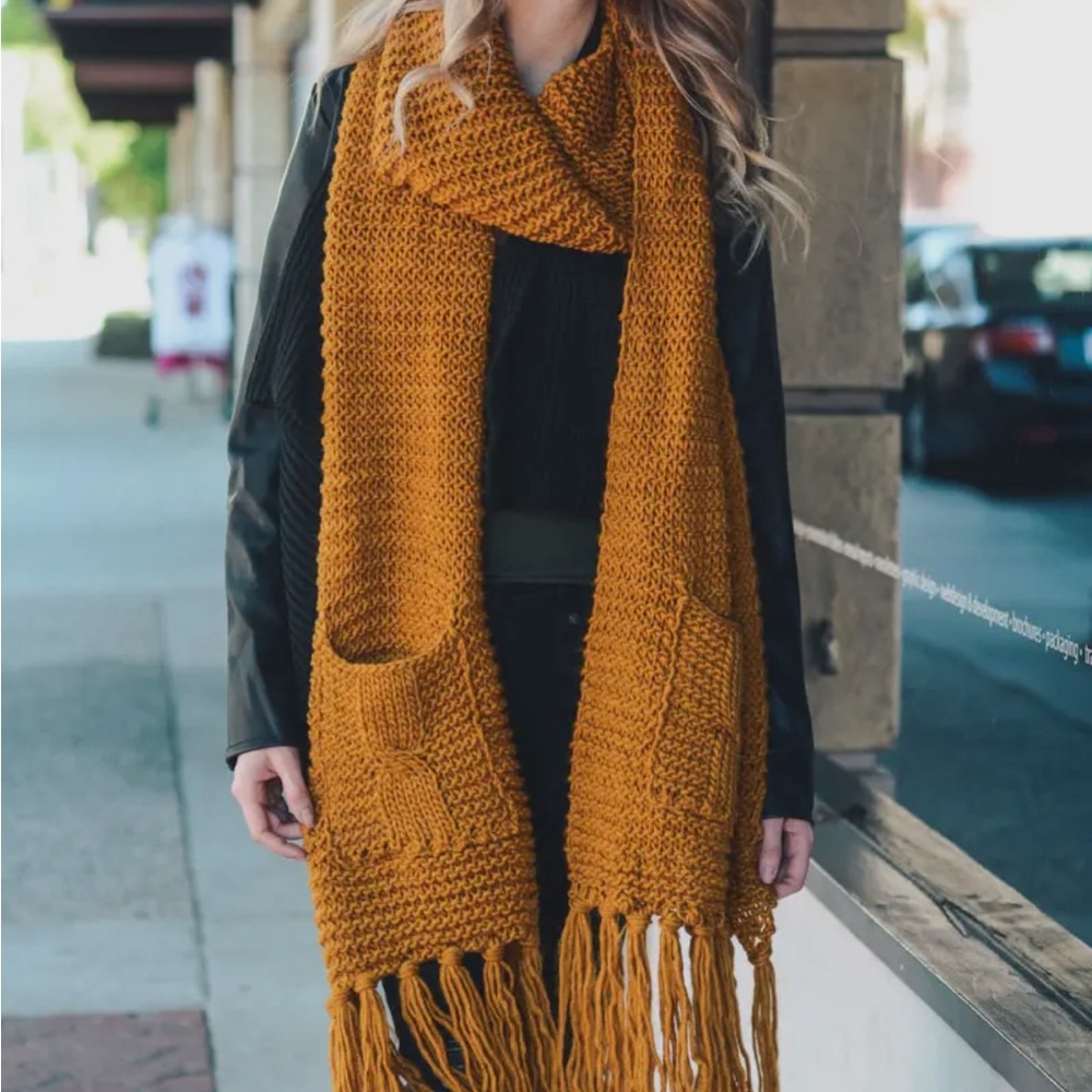 Chunky Oversized Two Pocket Scarf - Picture 10 of 12